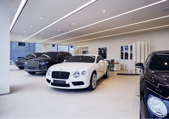 서울 동대문 벤틀리타워 내에 전시된 벤틀리 모델. 벤틀리서울 제공